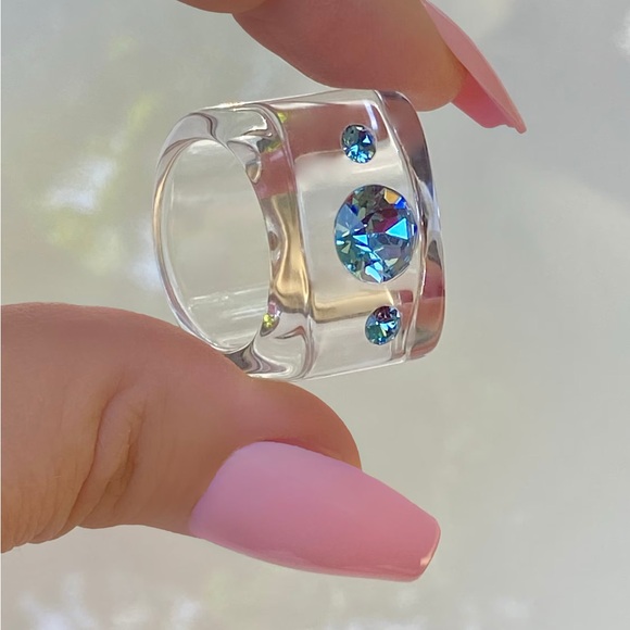 Women’s Blue Swarovski Crystal Lucite Cube Shape Ring, Chunky Statement Rings - Picture 4 of 9